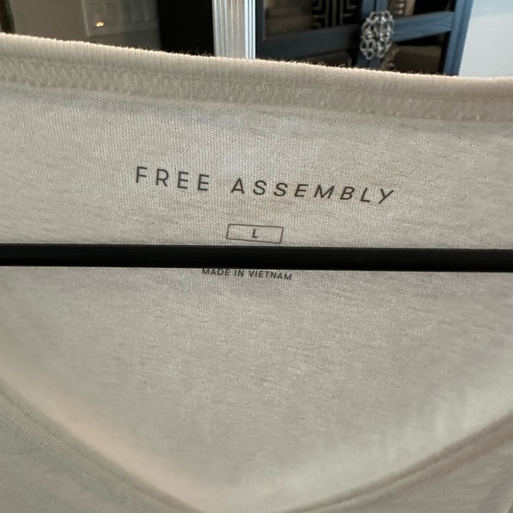 Basic white t-shirt by Free Assembly, NWT - Picture 3 of 4